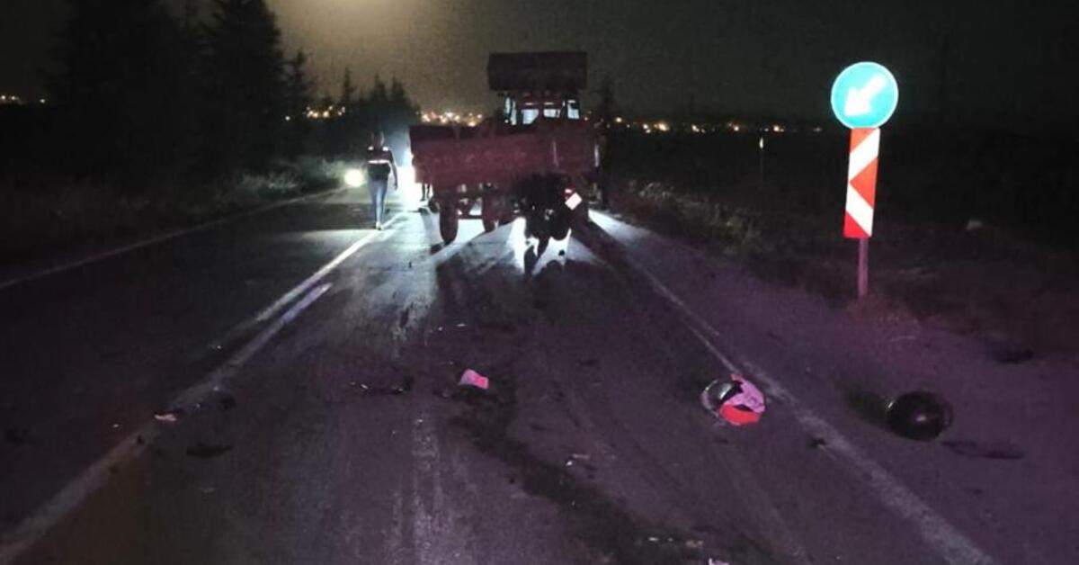 Motosiklet traktöre çarptı: 2 ölü