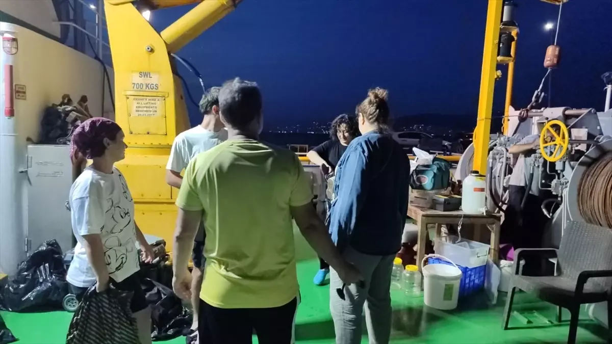 İzmir Körfezi’ndeki Kötü Koku ve Balık Ölümleri Araştırılıyor