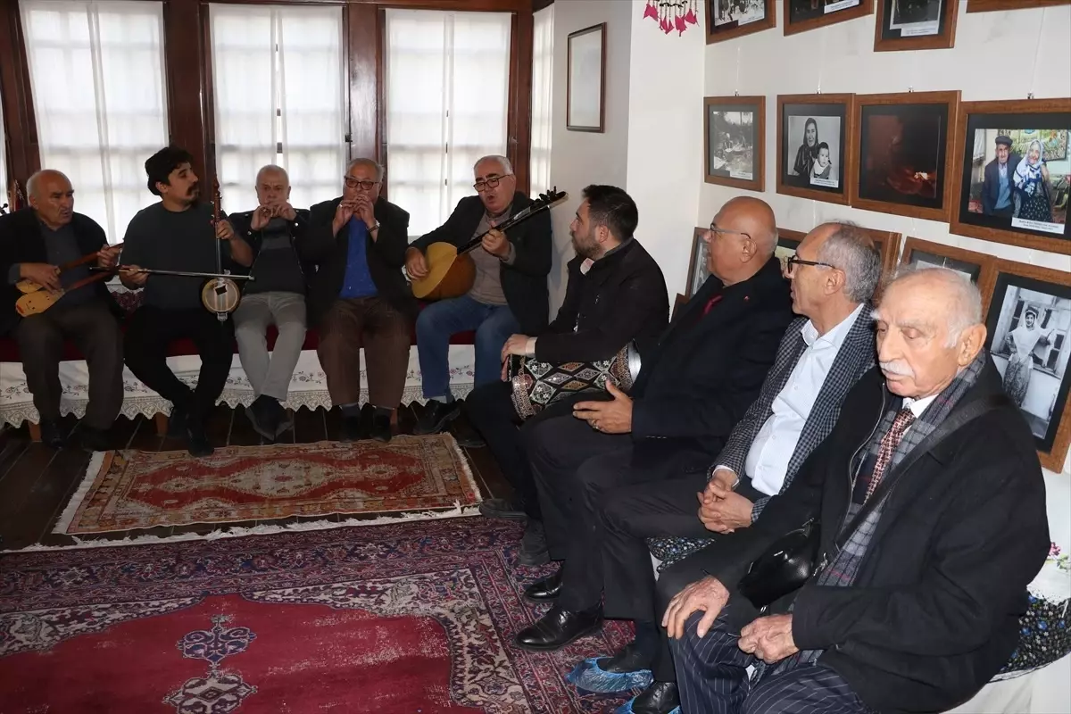 Gölhisar’da Yöresel Müzik Dinletisi