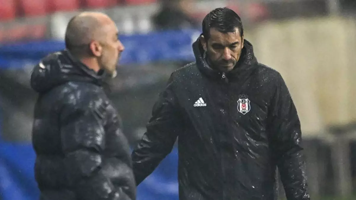 Van Bronckhorst’tan istifa sorusuna olay cevap