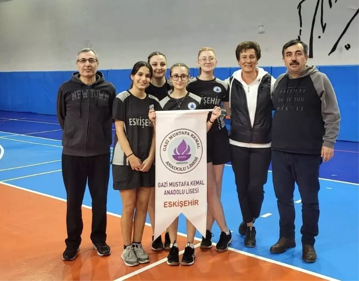 Eskişehir’de Masa Tenisi Şampiyonu: Gazi Mustafa Kemal Lisesi