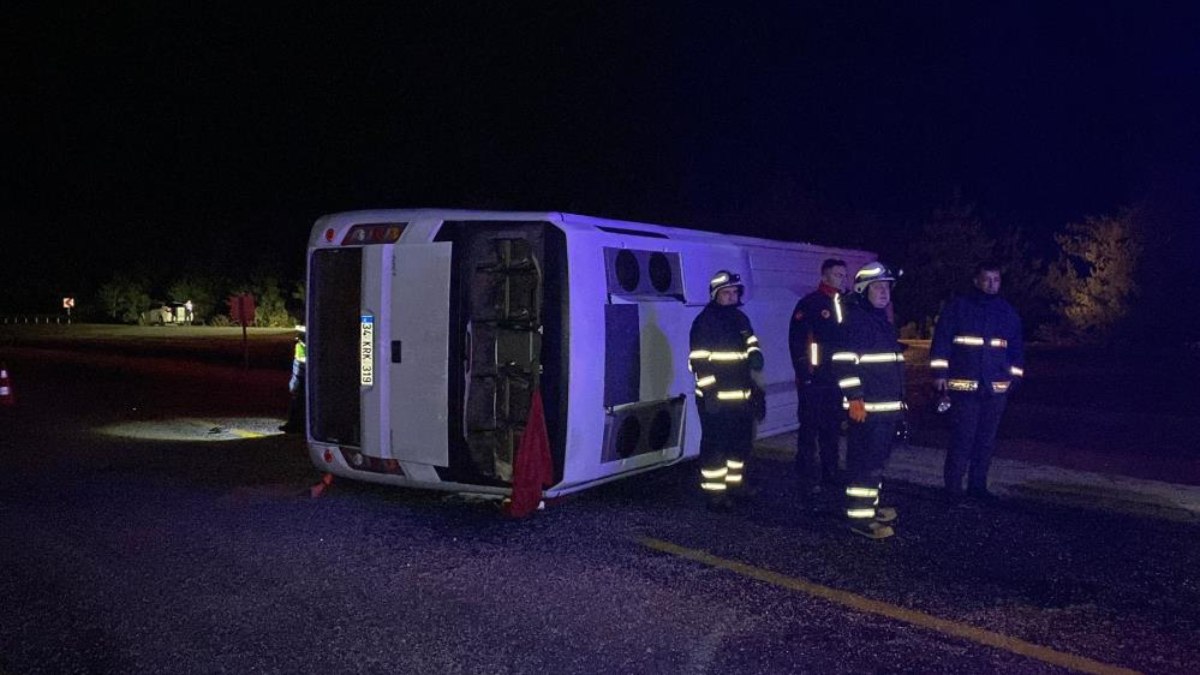 Kastamonu’da cenazeye giden midibüs devrildi: 1 ölü, 23 yaralı