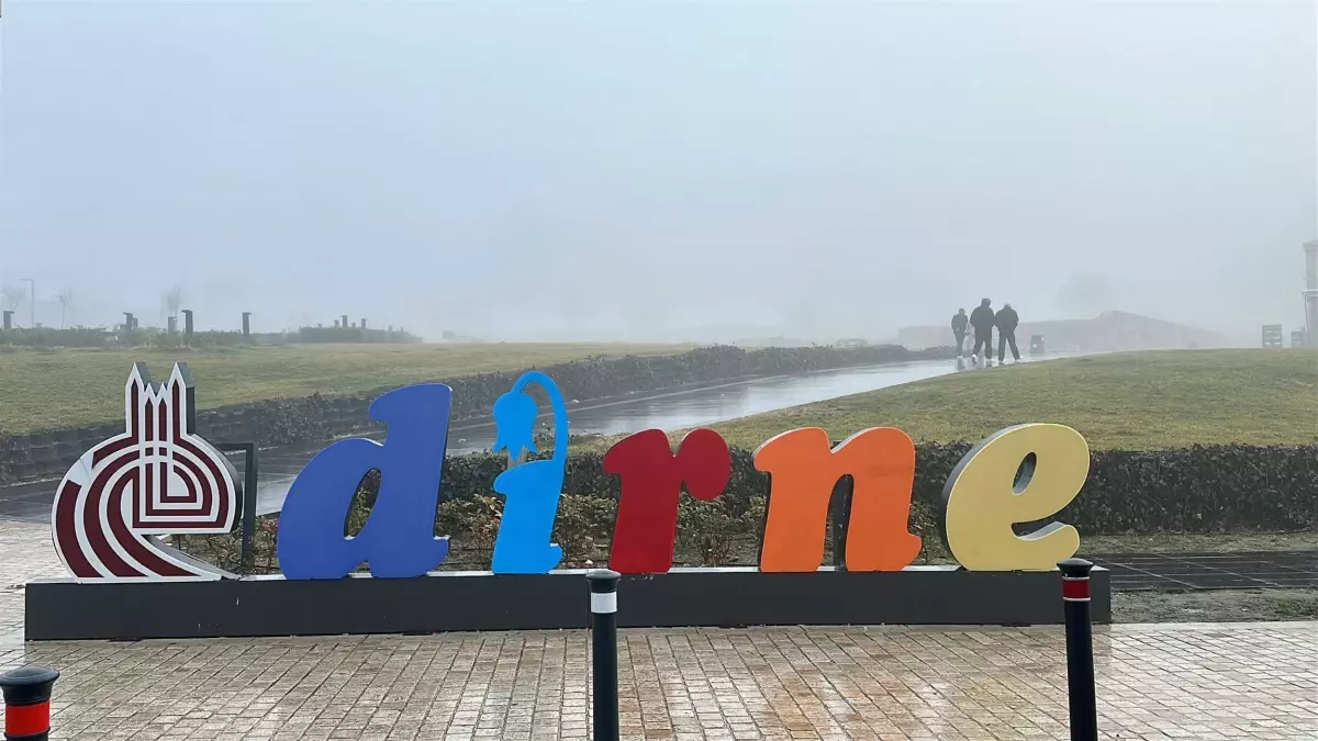 Edirne’de Yoğun Sis Etkisini Sürdürüyor