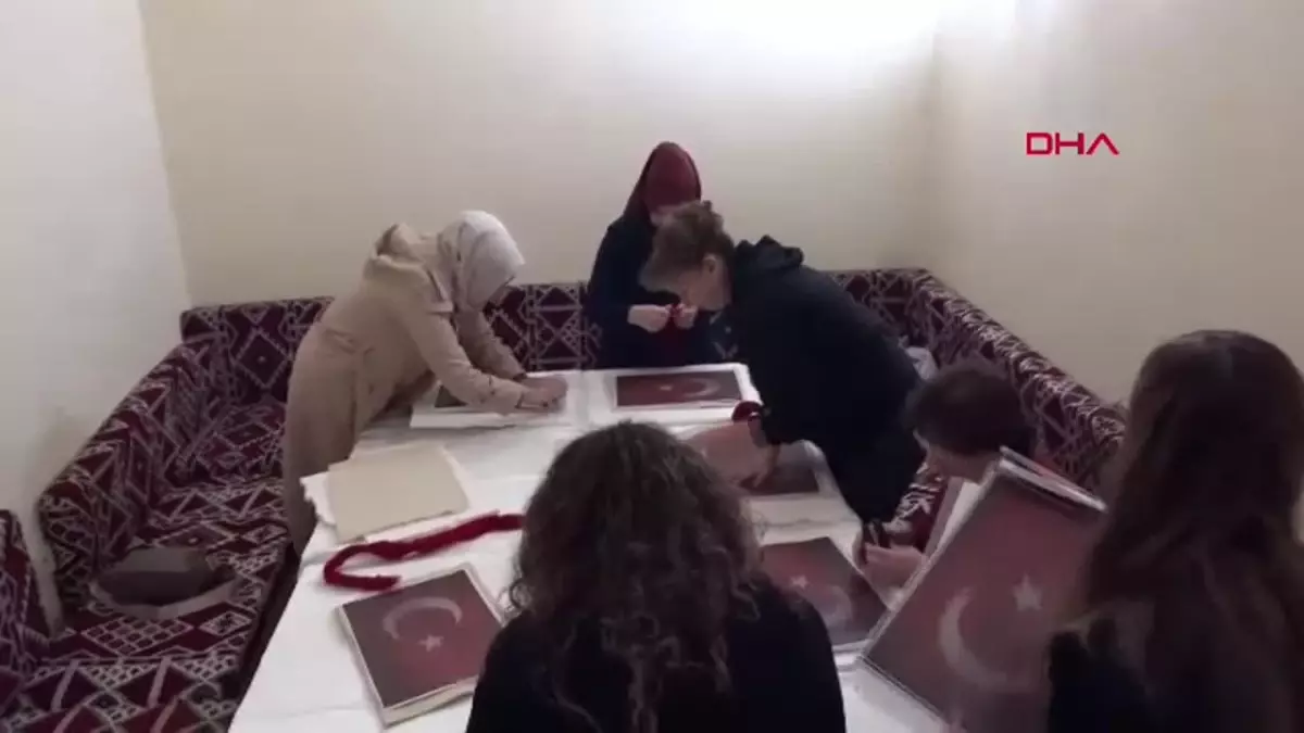 Eğirdir’de Kadınlar Keçeden Türk Bayrağı Üretiyor