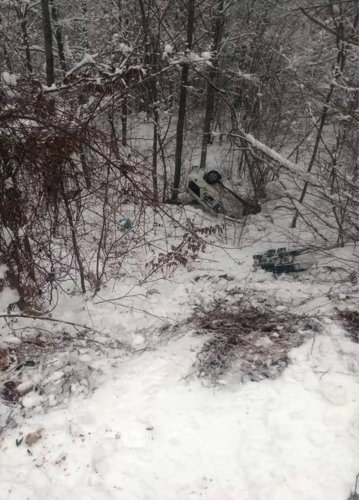 Eflani’de Otomobil Şarampole Devrildi: 5 Yaralı