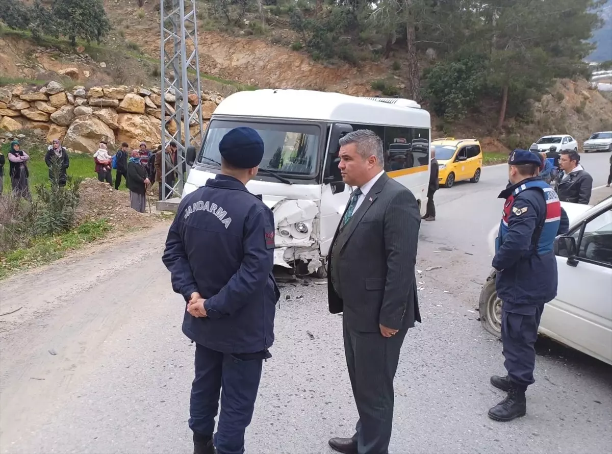 Gazipaşa’da Servis Kazası: 24 Yaralı