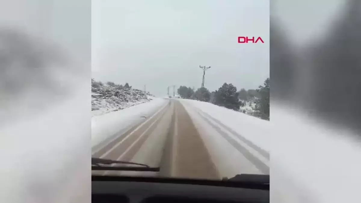 Mersin’de Öğrenci Servisi Kar Nedeniyle Devrildi