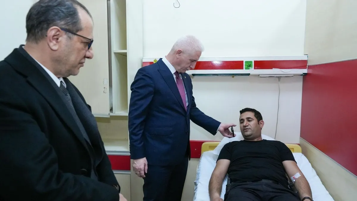 Vali Gül, Saraçhane’deki gösterilerde yaralanan polisleri hastanede ziyaret etti