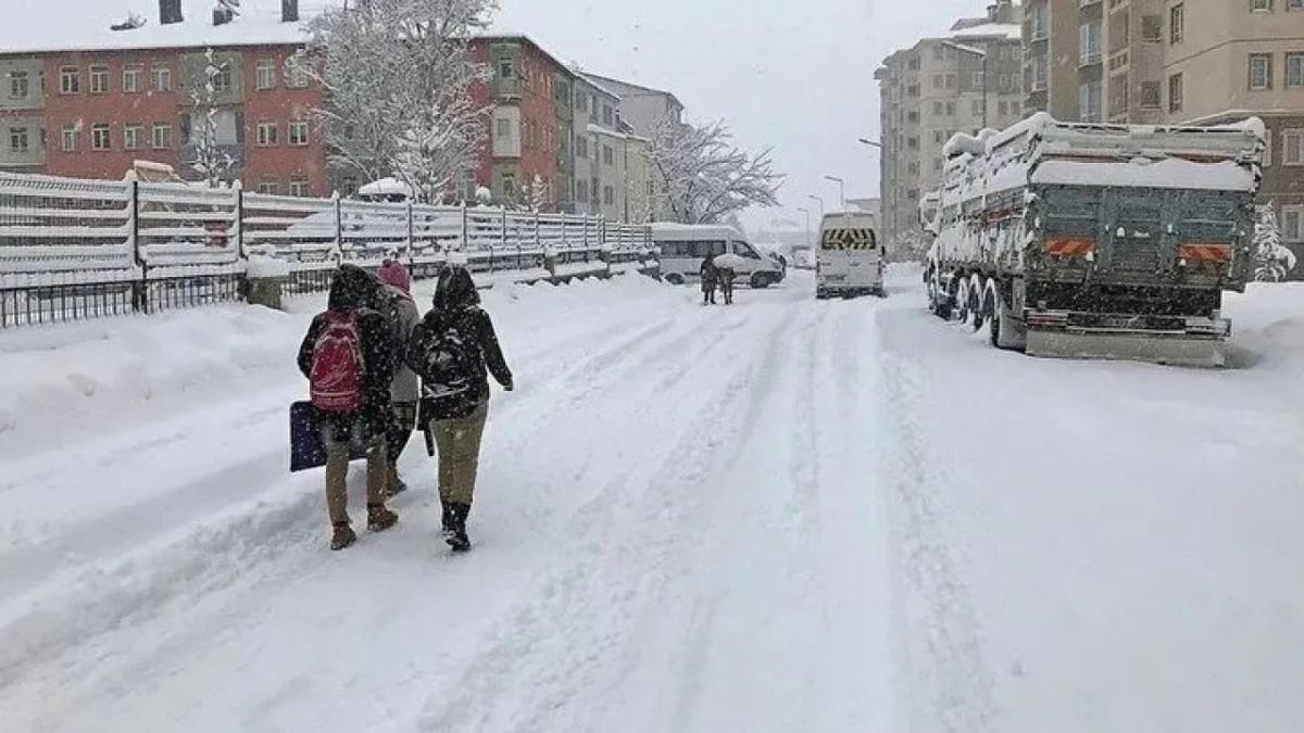 Yarın Ankara üniversiteler tatil mi? 11 Nisan 2025 okullar tatil edilmişti! METU, Gazi ve Hacettepe Üniversitesi tatil mi ?